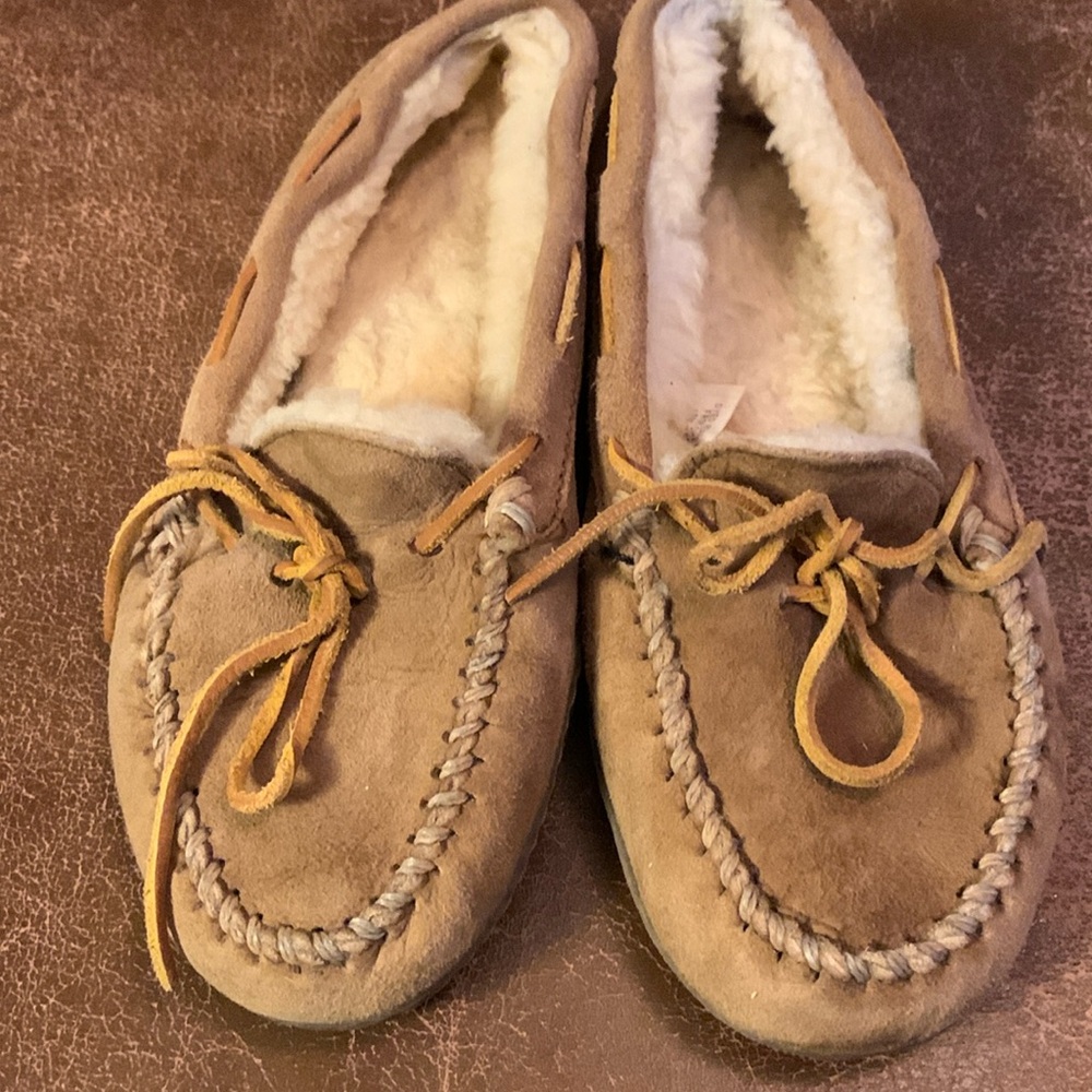 Minnitonka leather slippers